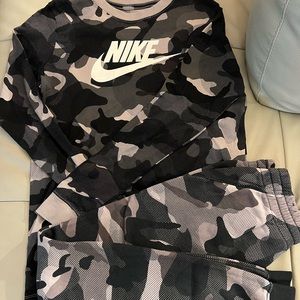 Nike Camo sweatsuit